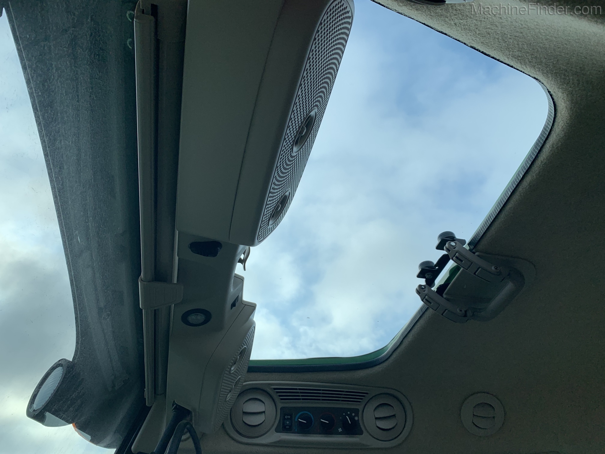 2019 John Deere 5090M Image 14