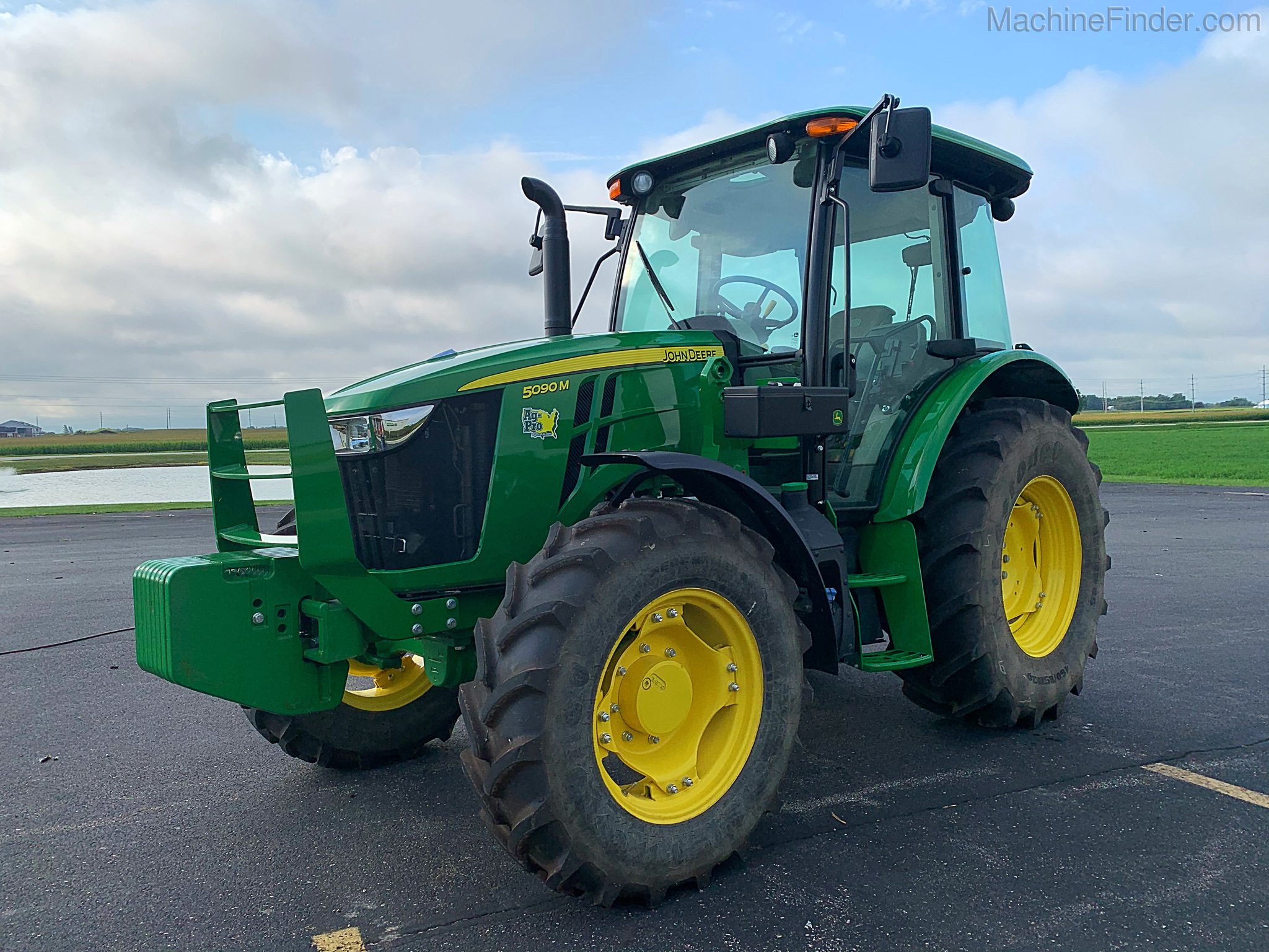 2019 John Deere 5090M Image 3
