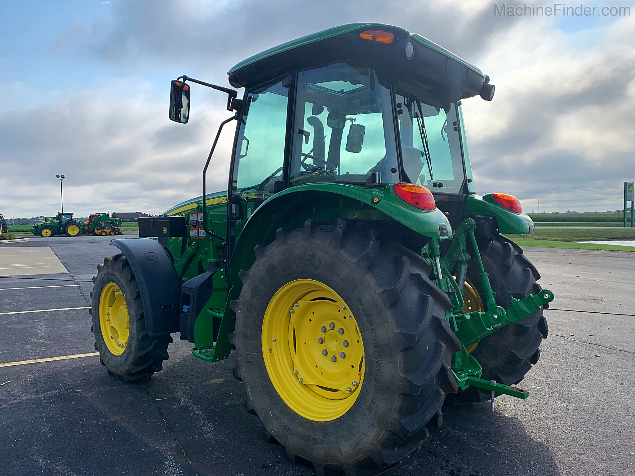 2019 John Deere 5090M Image 2