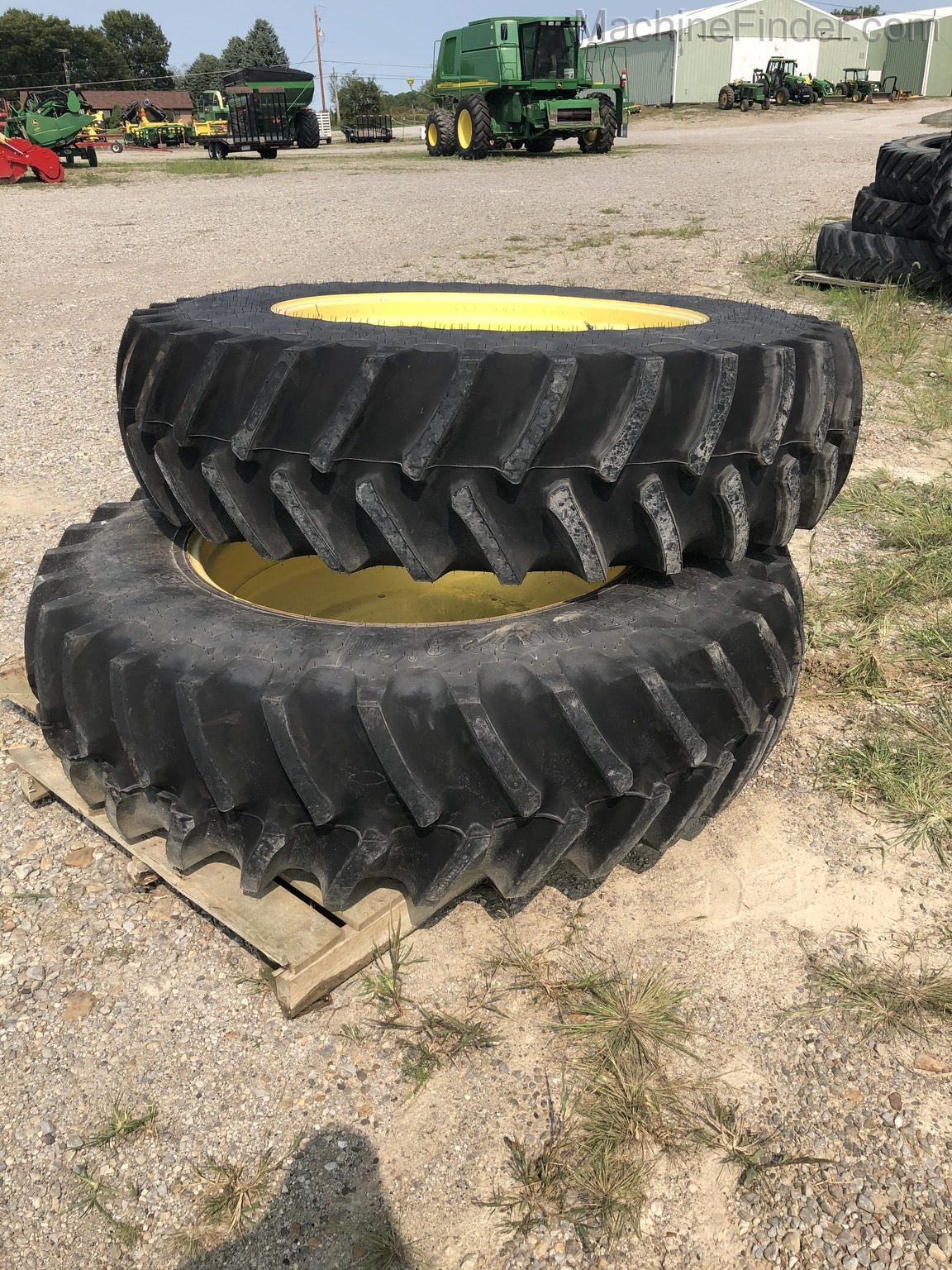 John Deere 480/80R42 Image 3