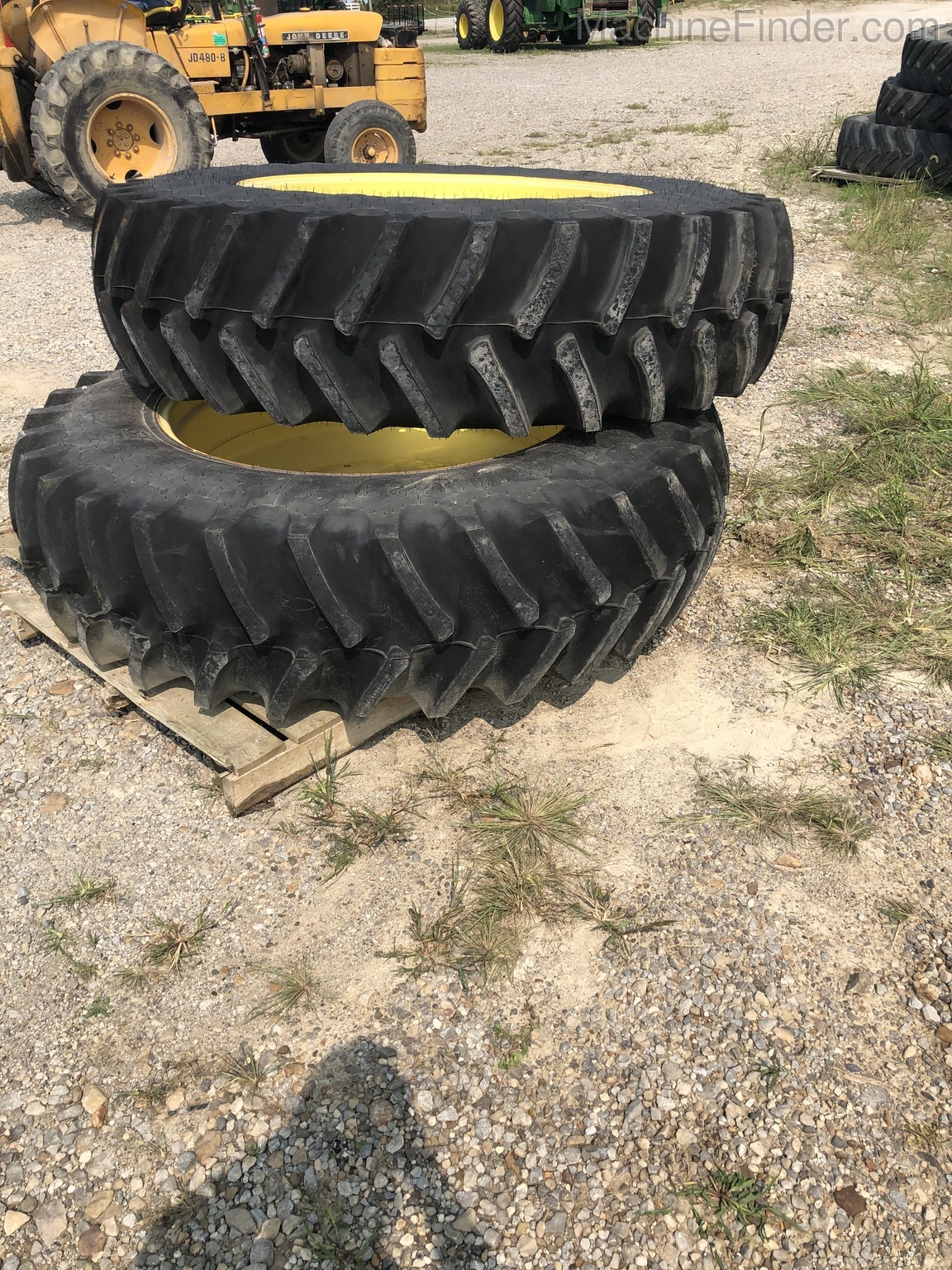 John Deere 480/80R42 Image 4