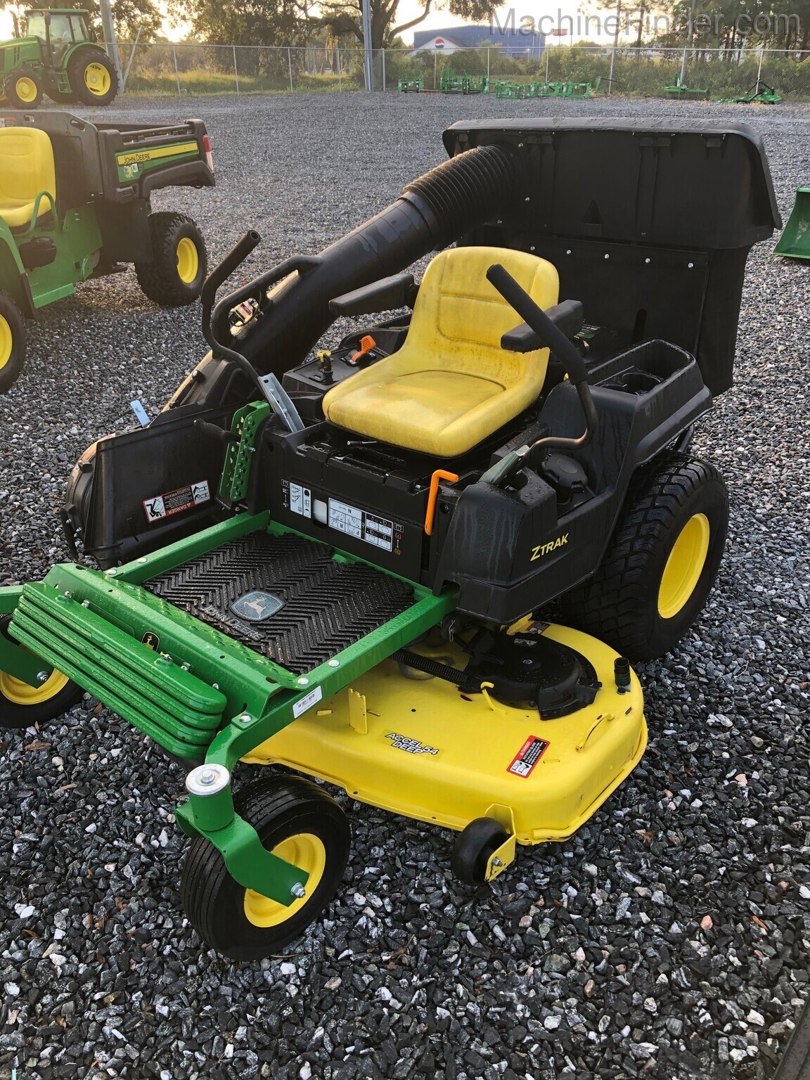 2017 John Deere Z525E Image 1