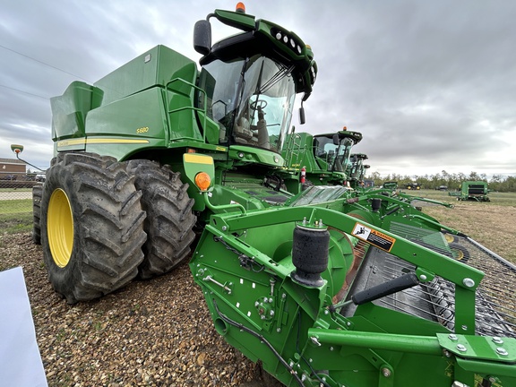 Used 2016 John Deere S680 Combines at Horizon Ag & Turf in Falher, AB - Photo3