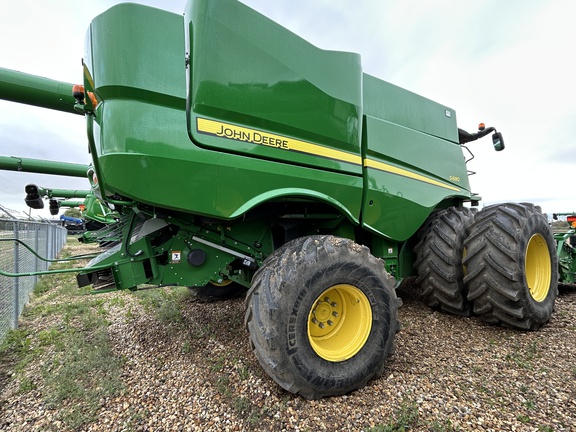 Used 2016 John Deere S680 Combines at Horizon Ag & Turf in Falher, AB - Photo6