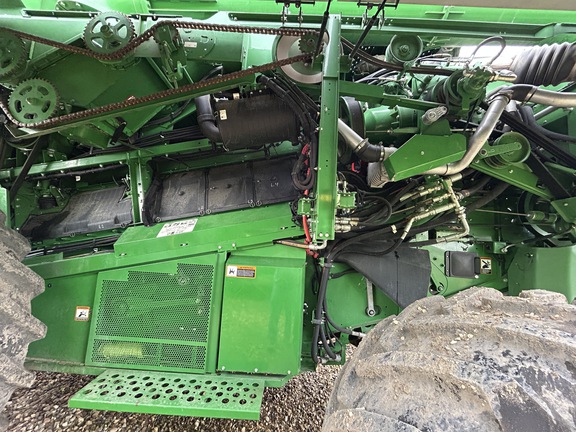 Used 2016 John Deere S680 Combines at Horizon Ag & Turf in Falher, AB - Photo12