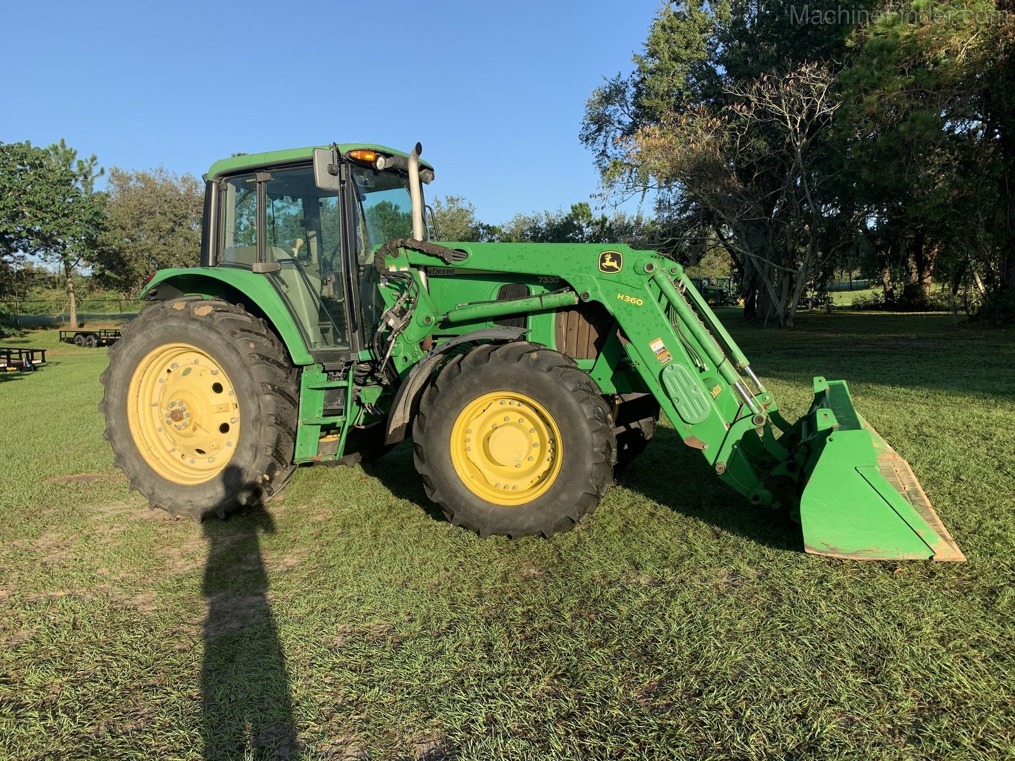 2011 John Deere 7330 Image 2