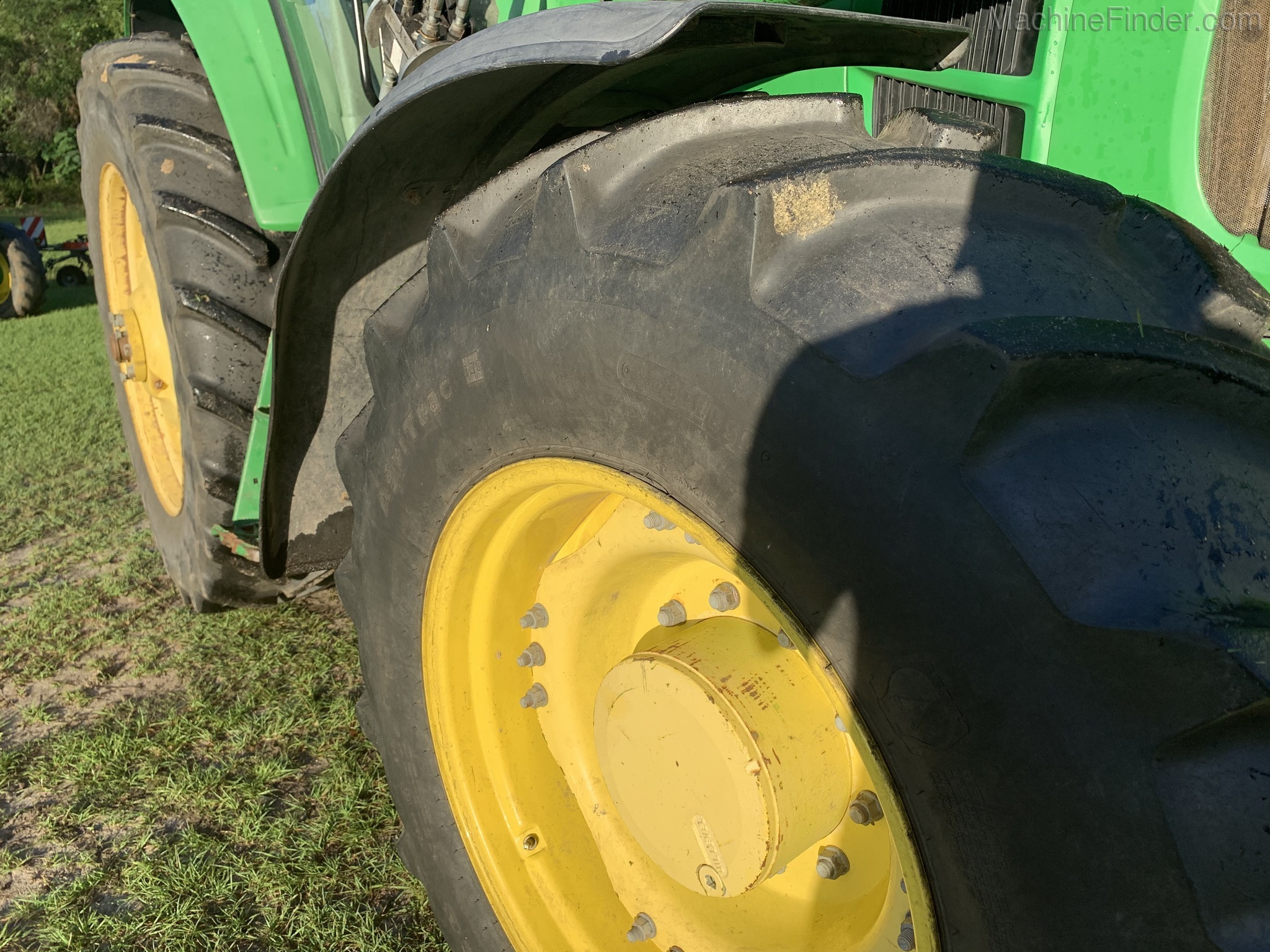 2011 John Deere 7330 Image 3