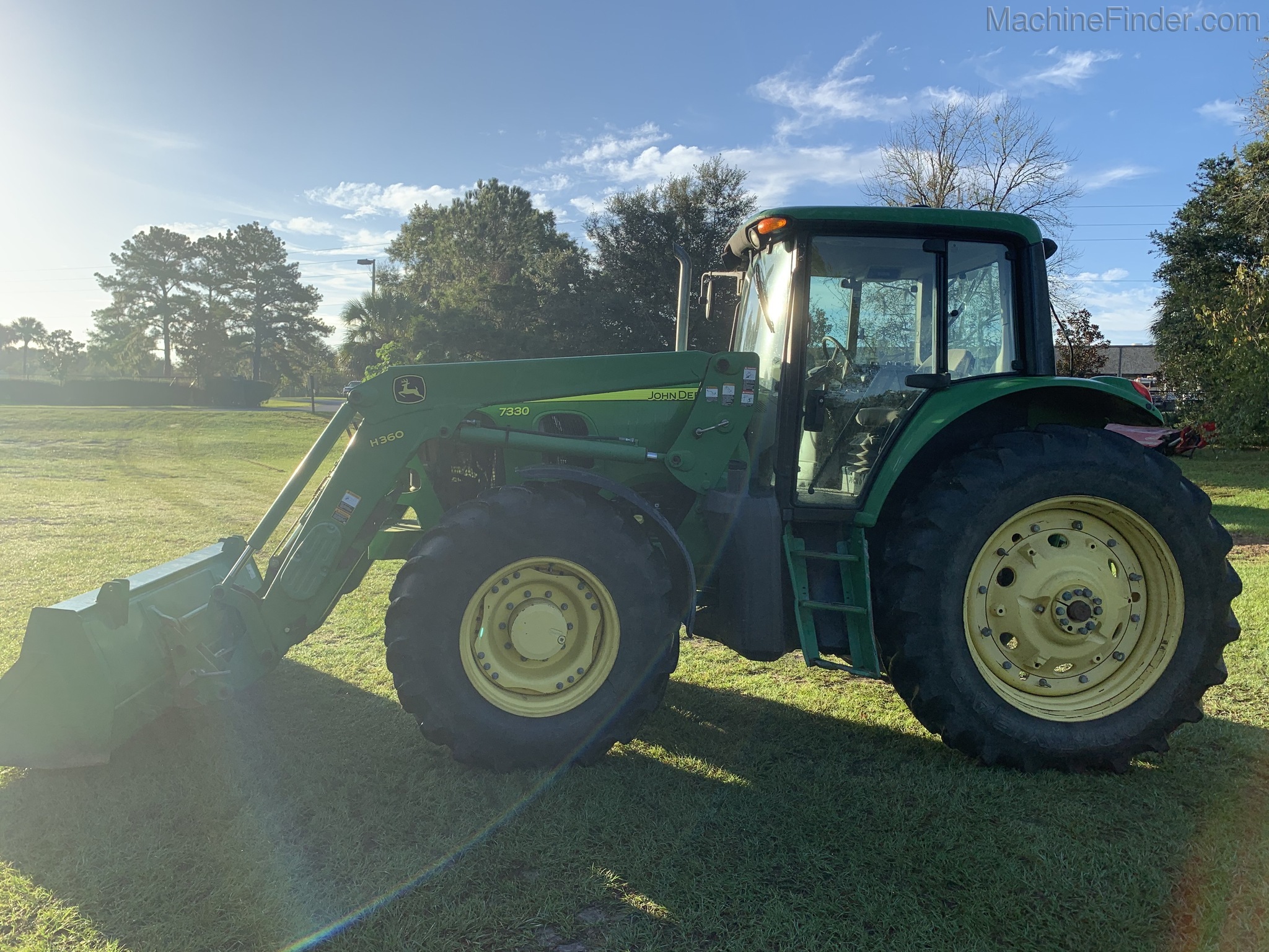 2011 John Deere 7330 Image 7