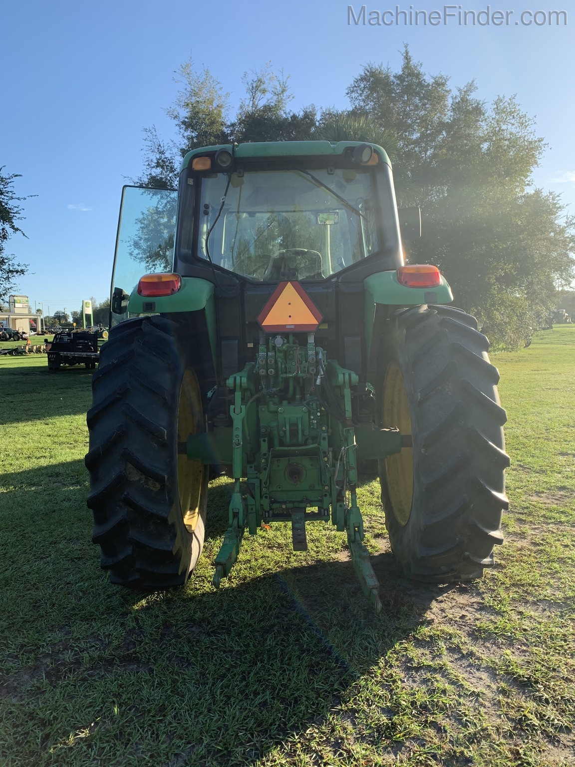 2011 John Deere 7330 Image 5