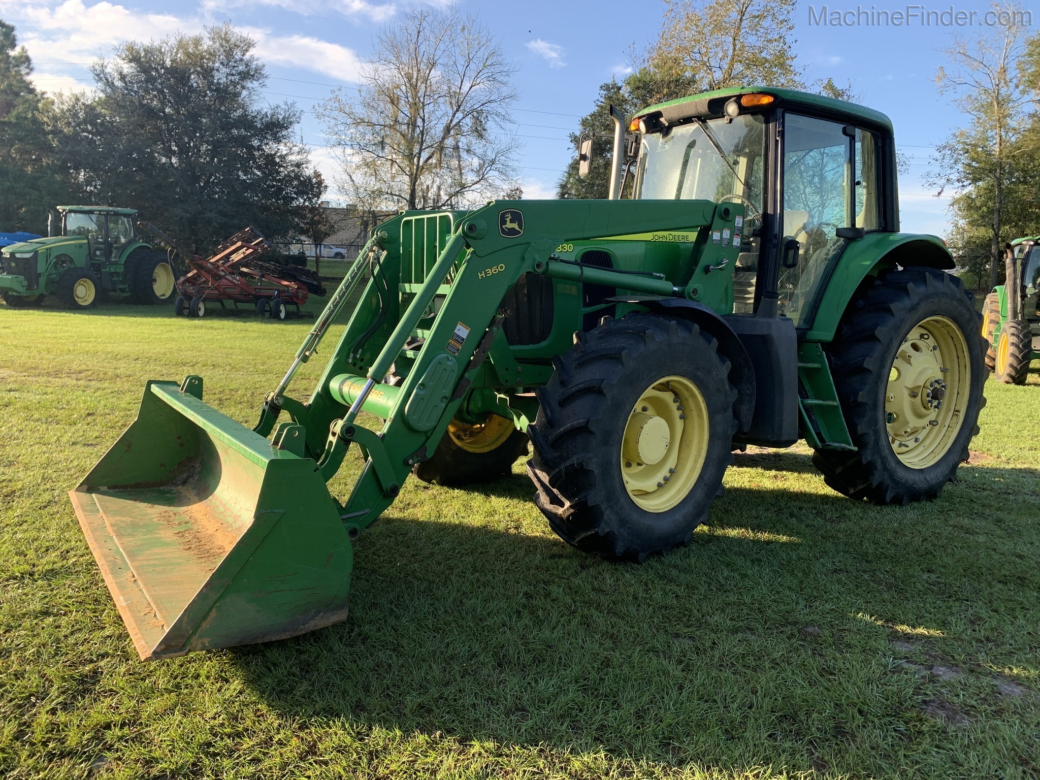 2011 John Deere 7330 Image 6