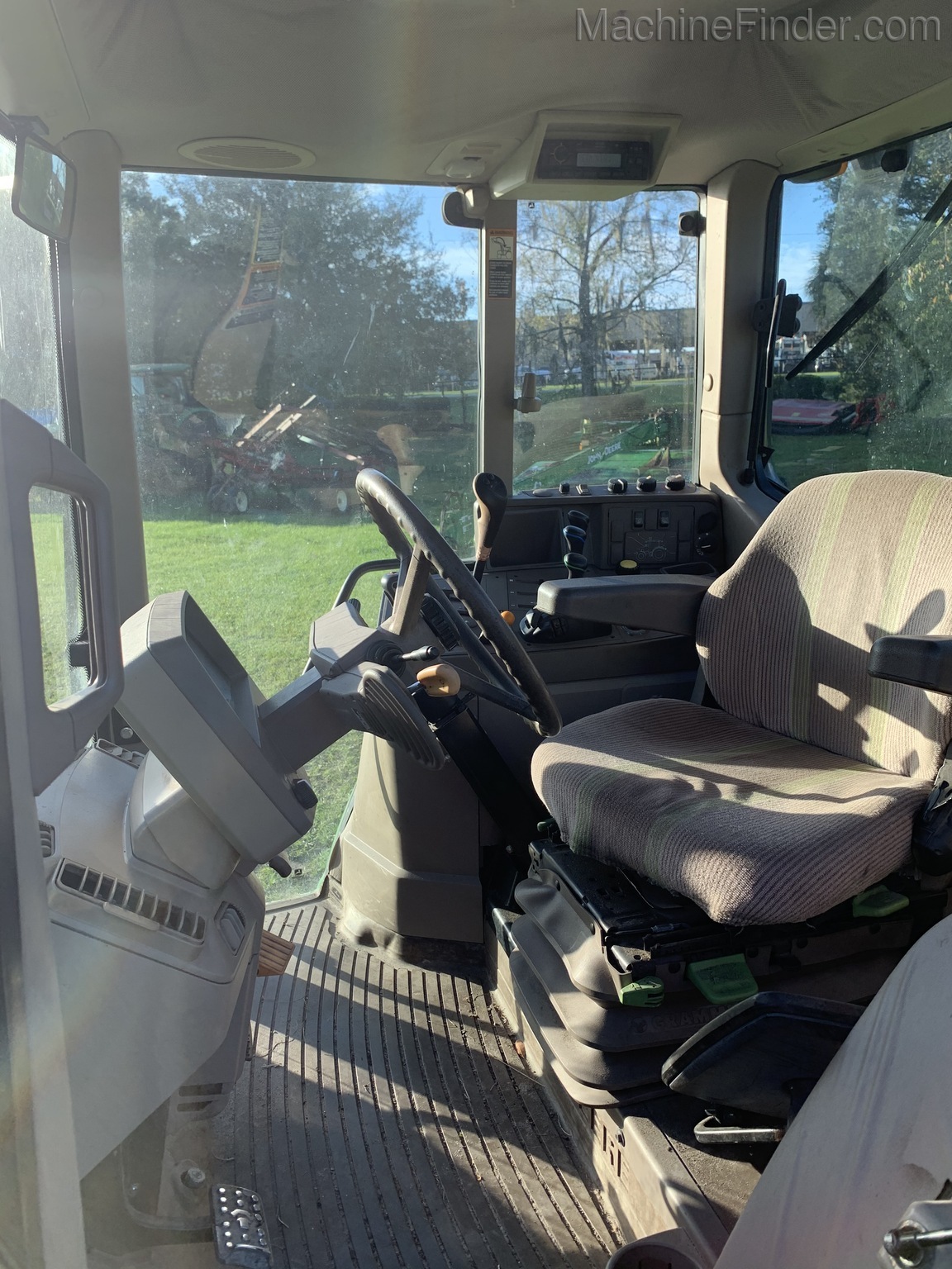 2011 John Deere 7330 Image 8