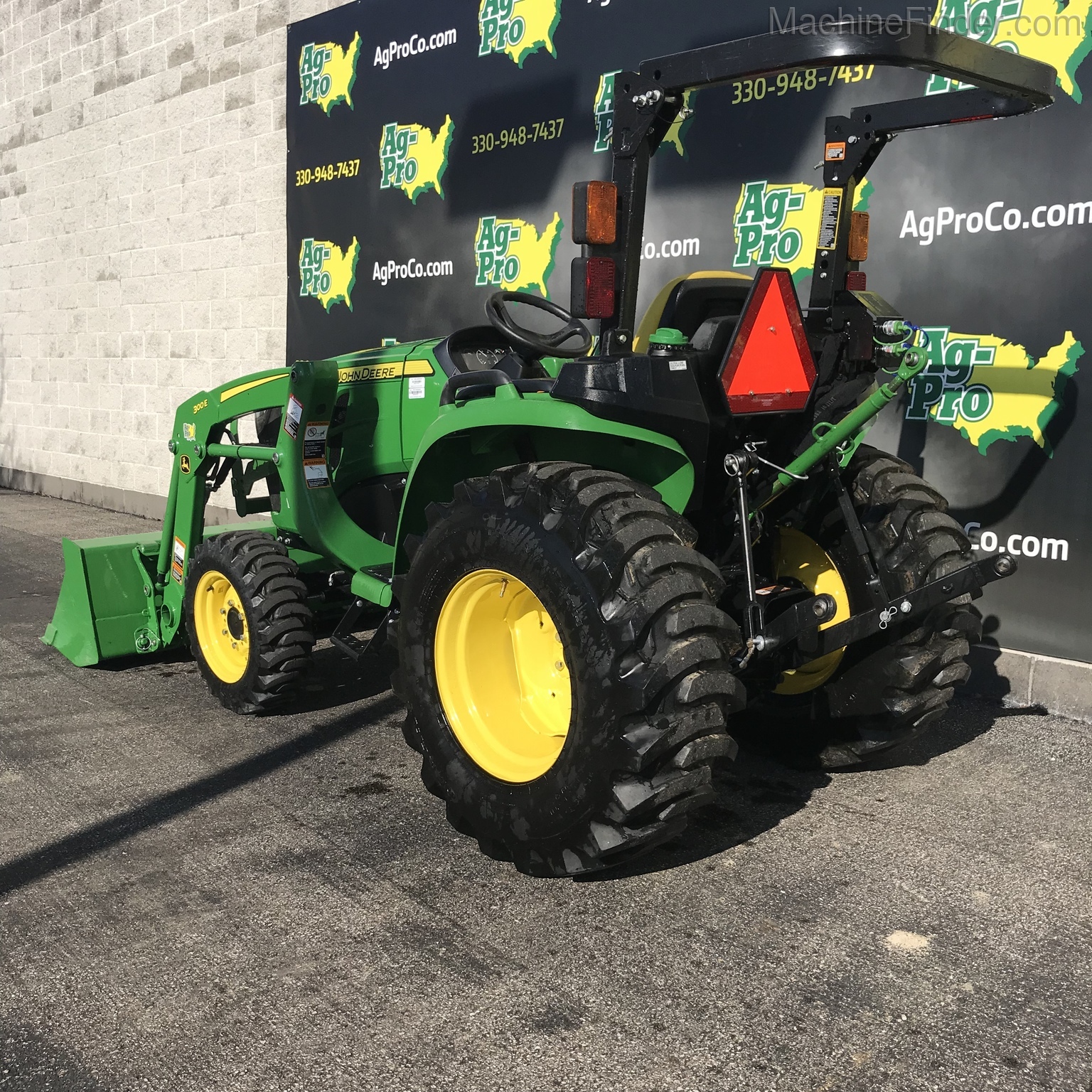 2019 John Deere 3025E Image 3