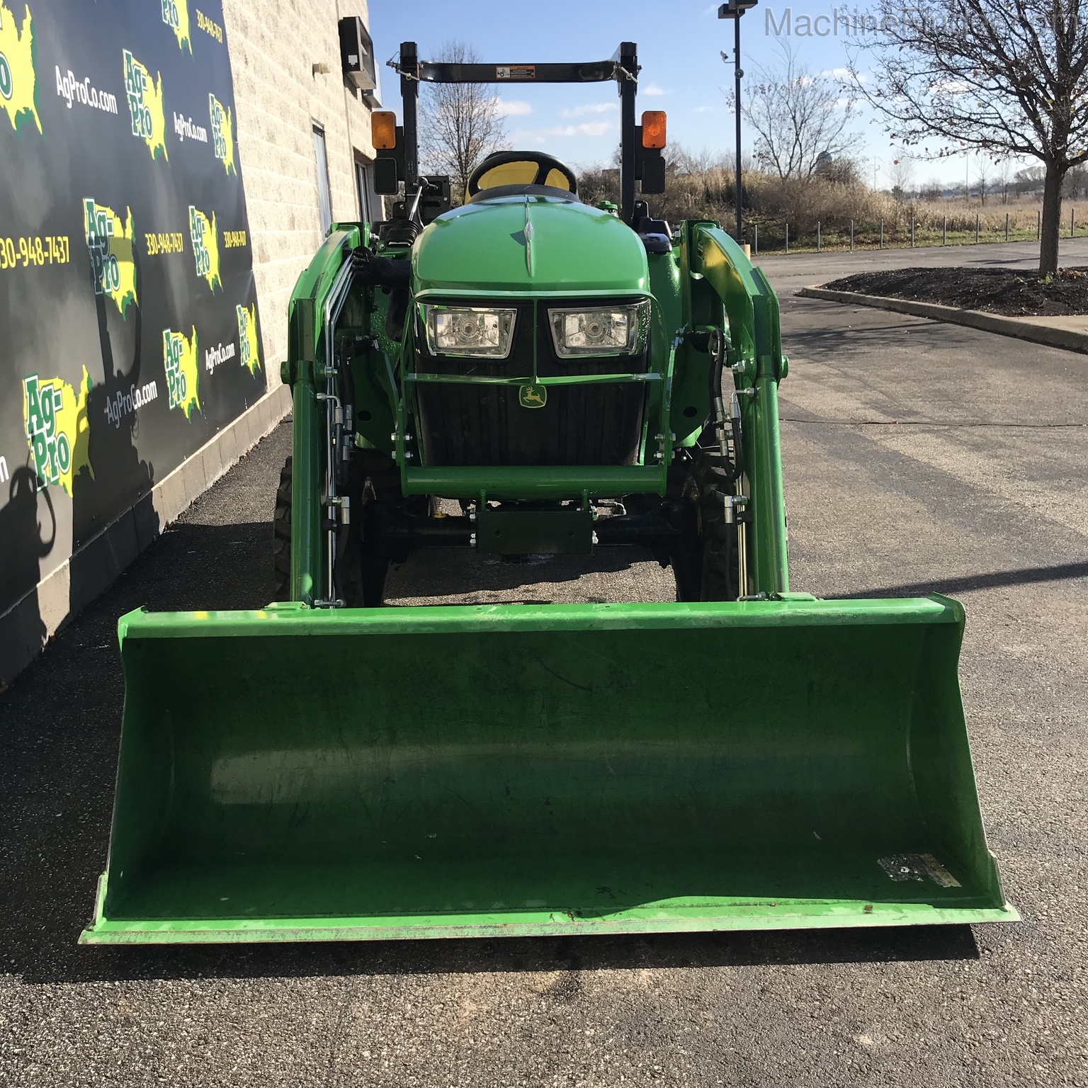 2019 John Deere 3025E Image 5