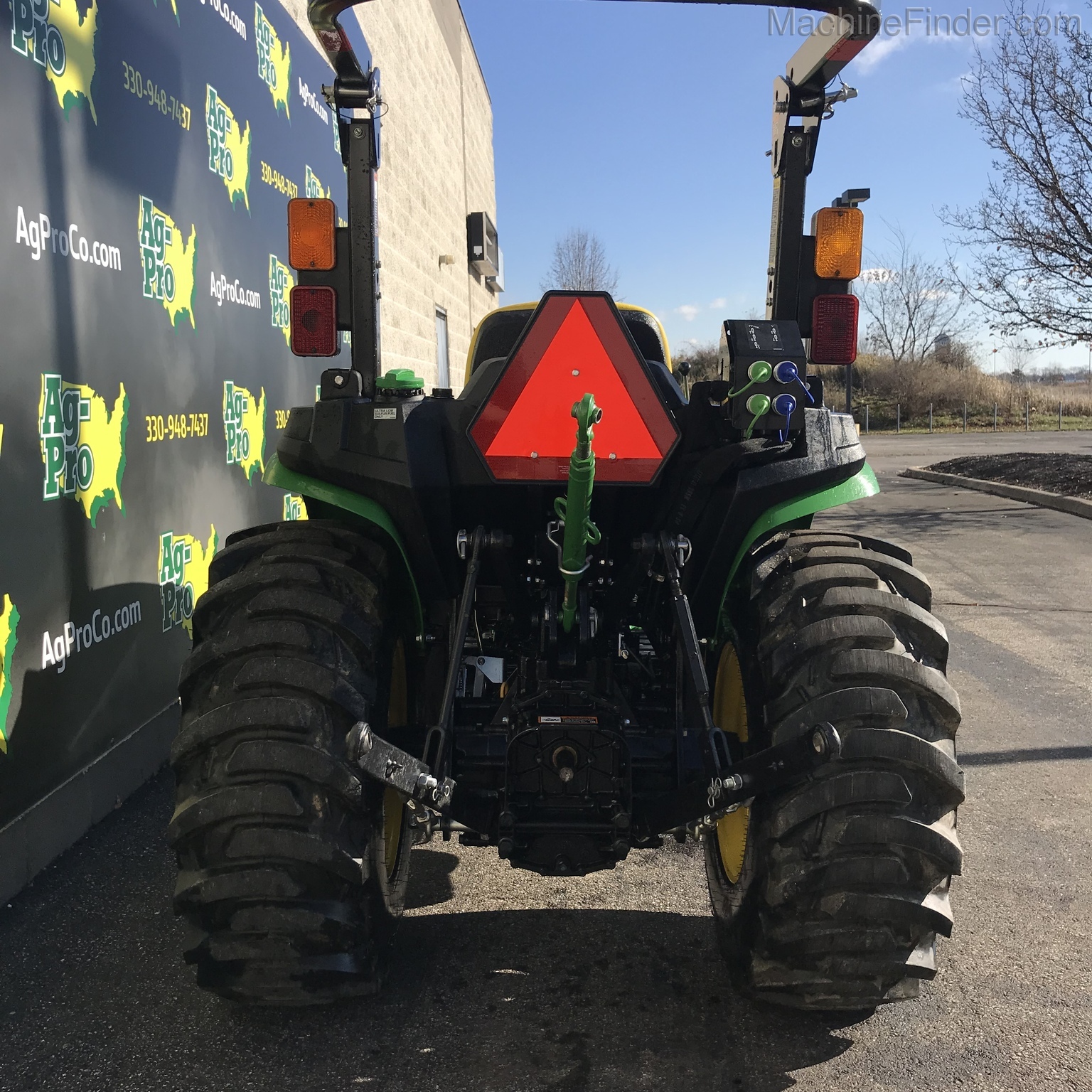 2019 John Deere 3025E Image 8