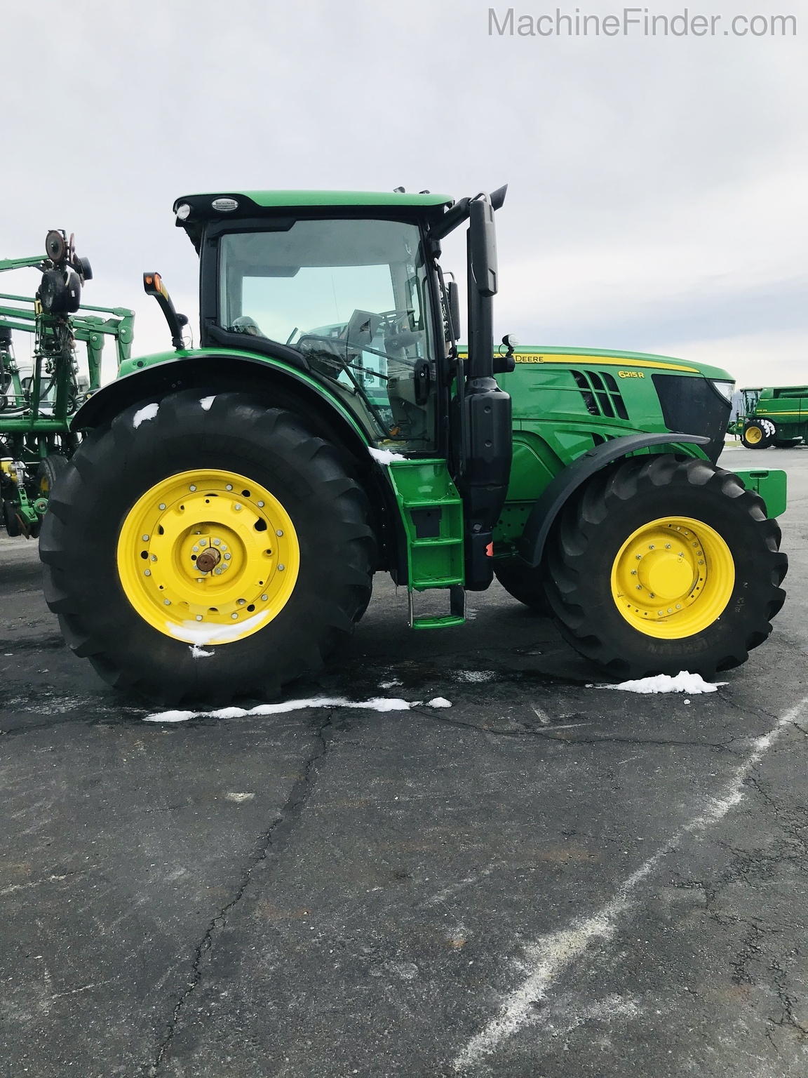 2019 John Deere 6215R Image 6