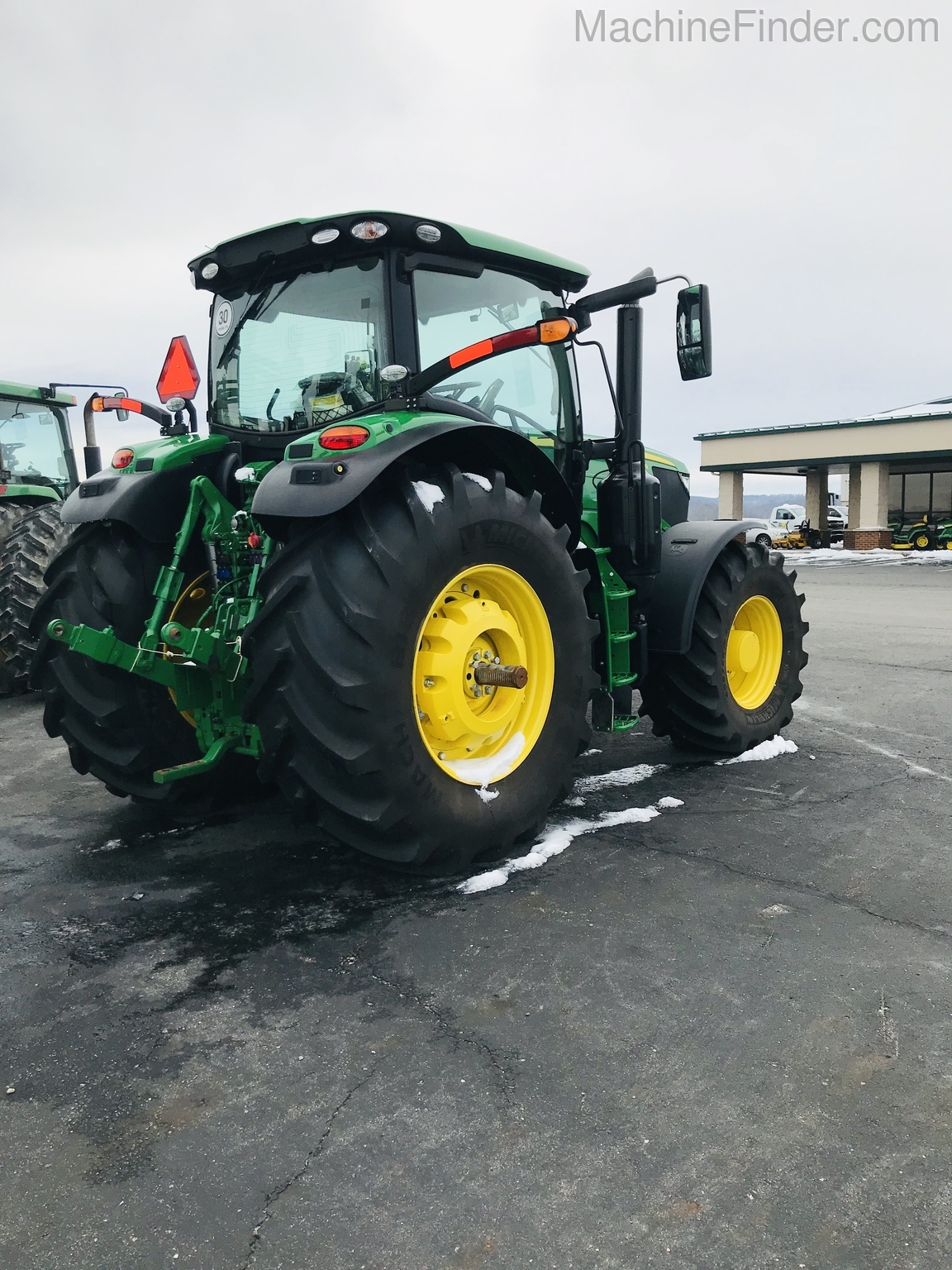 2019 John Deere 6215R Image 5