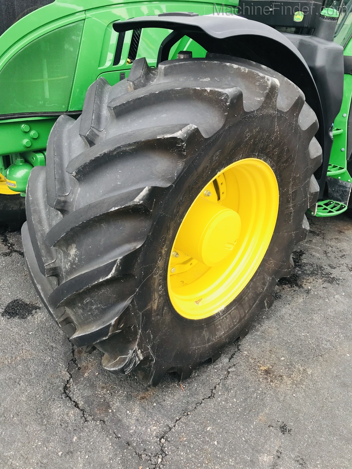 2019 John Deere 6215R Image 12
