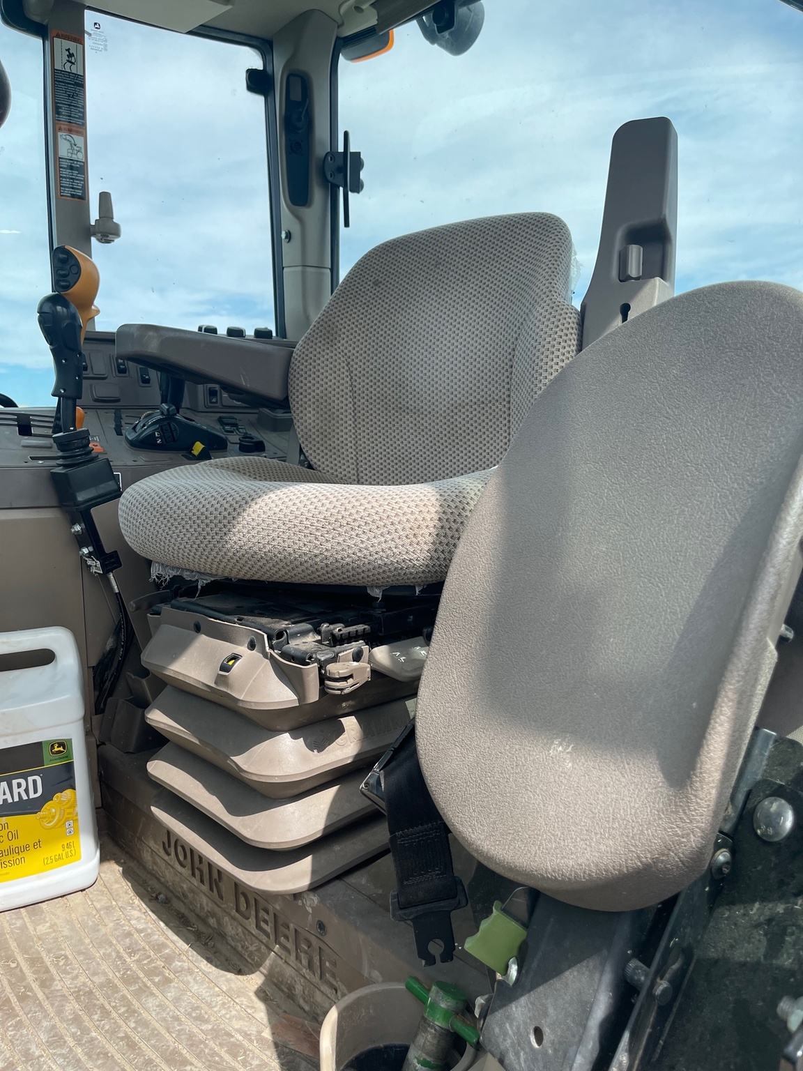 2017 John Deere 6145M Image 4