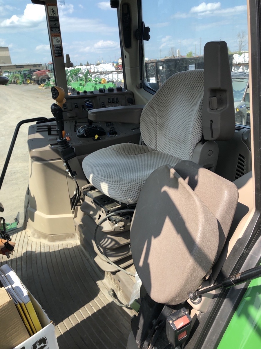 2017 John Deere 6145M Image 10