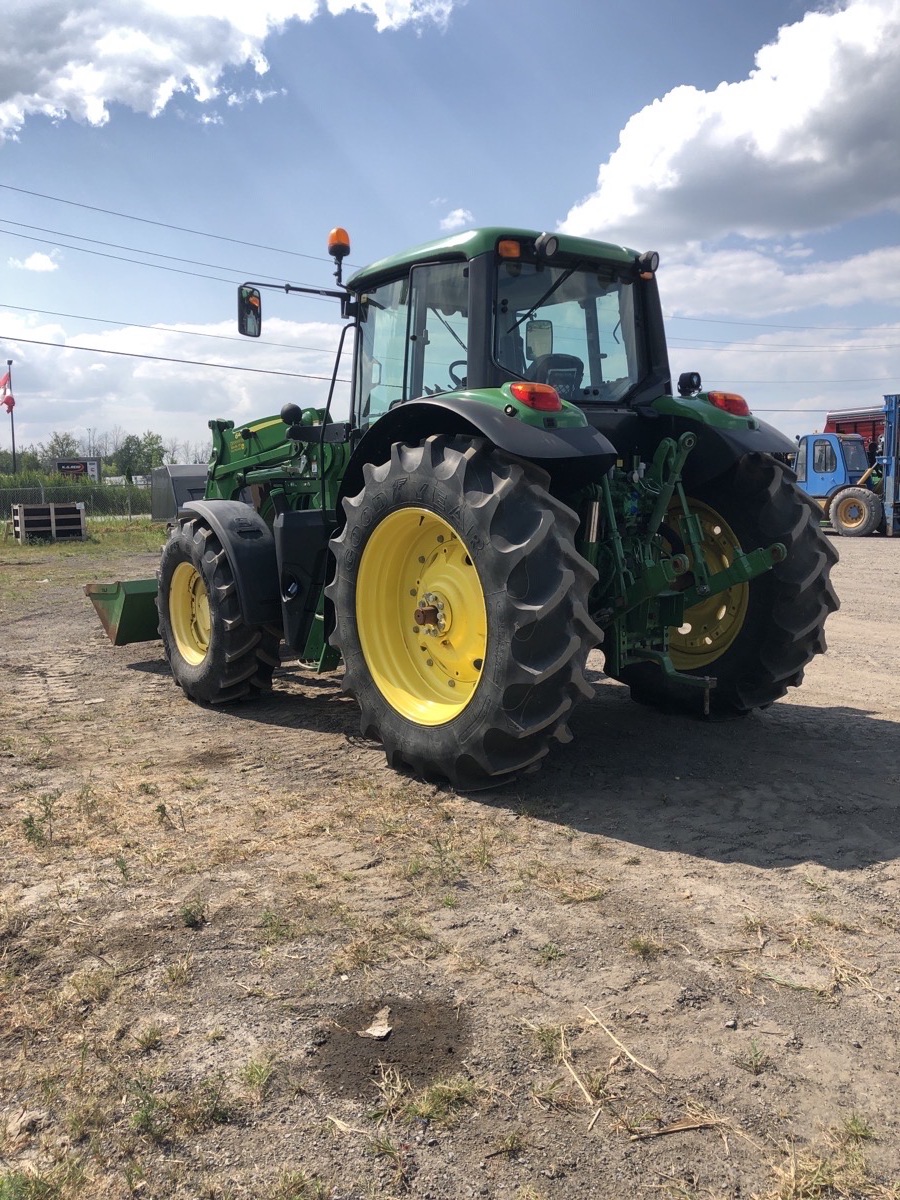 2017 John Deere 6145M Image 6
