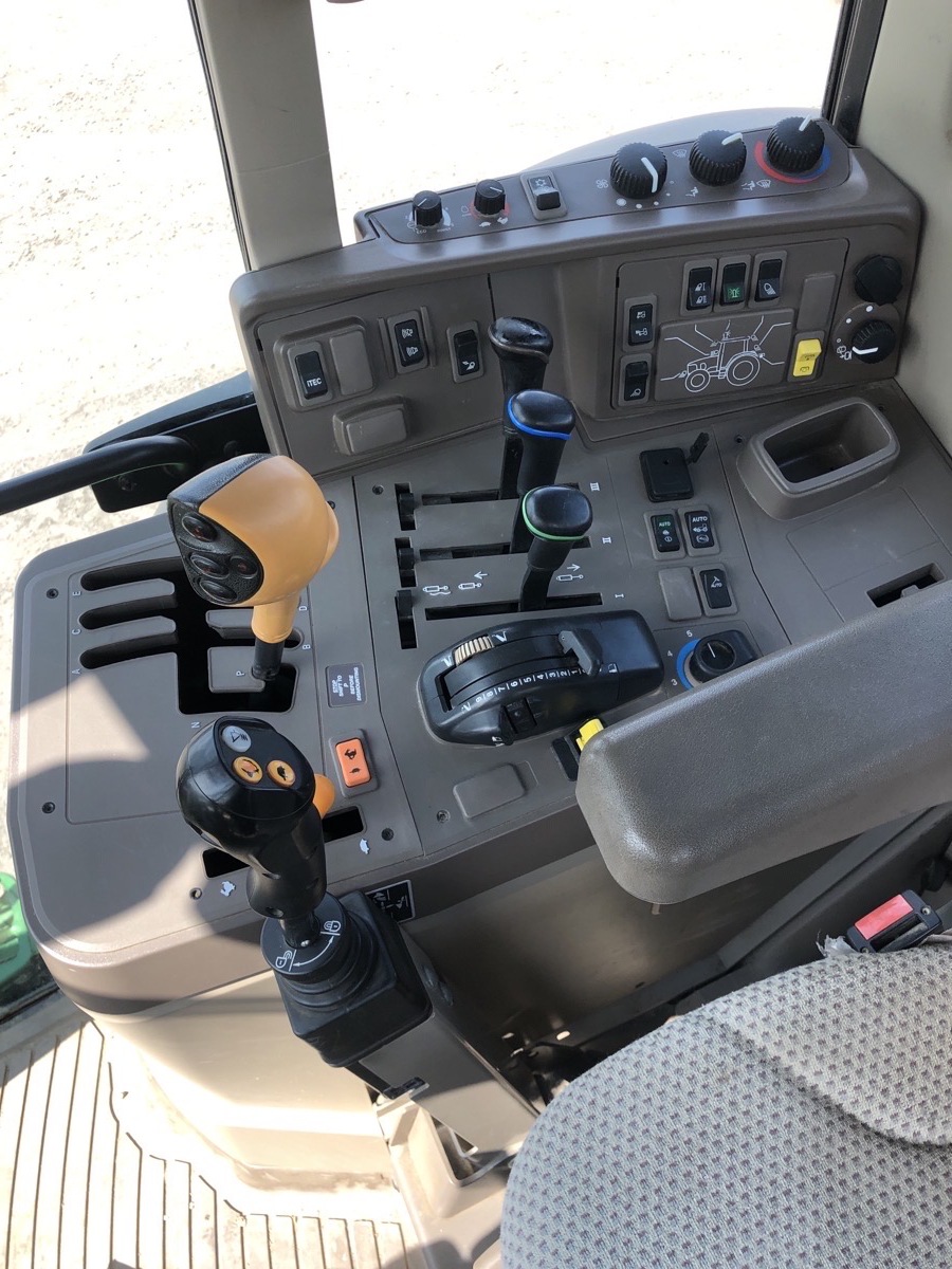 2017 John Deere 6145M Image 9