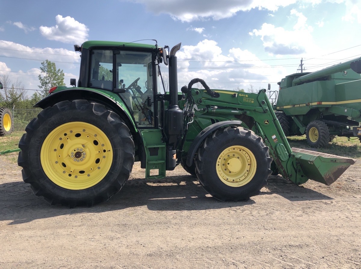2017 John Deere 6145M Image 3