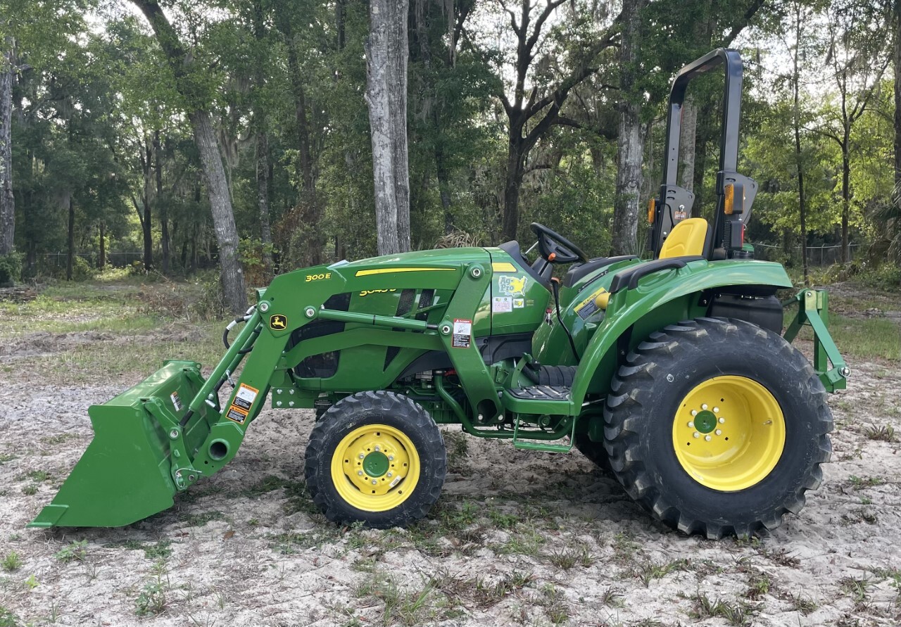 2023 John Deere 3043D Image 1