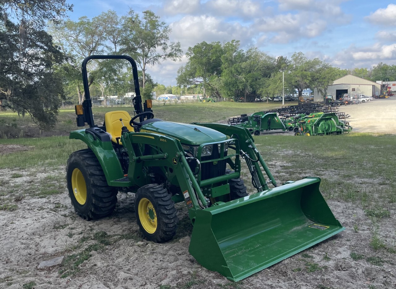 2023 John Deere 3043D Image 4