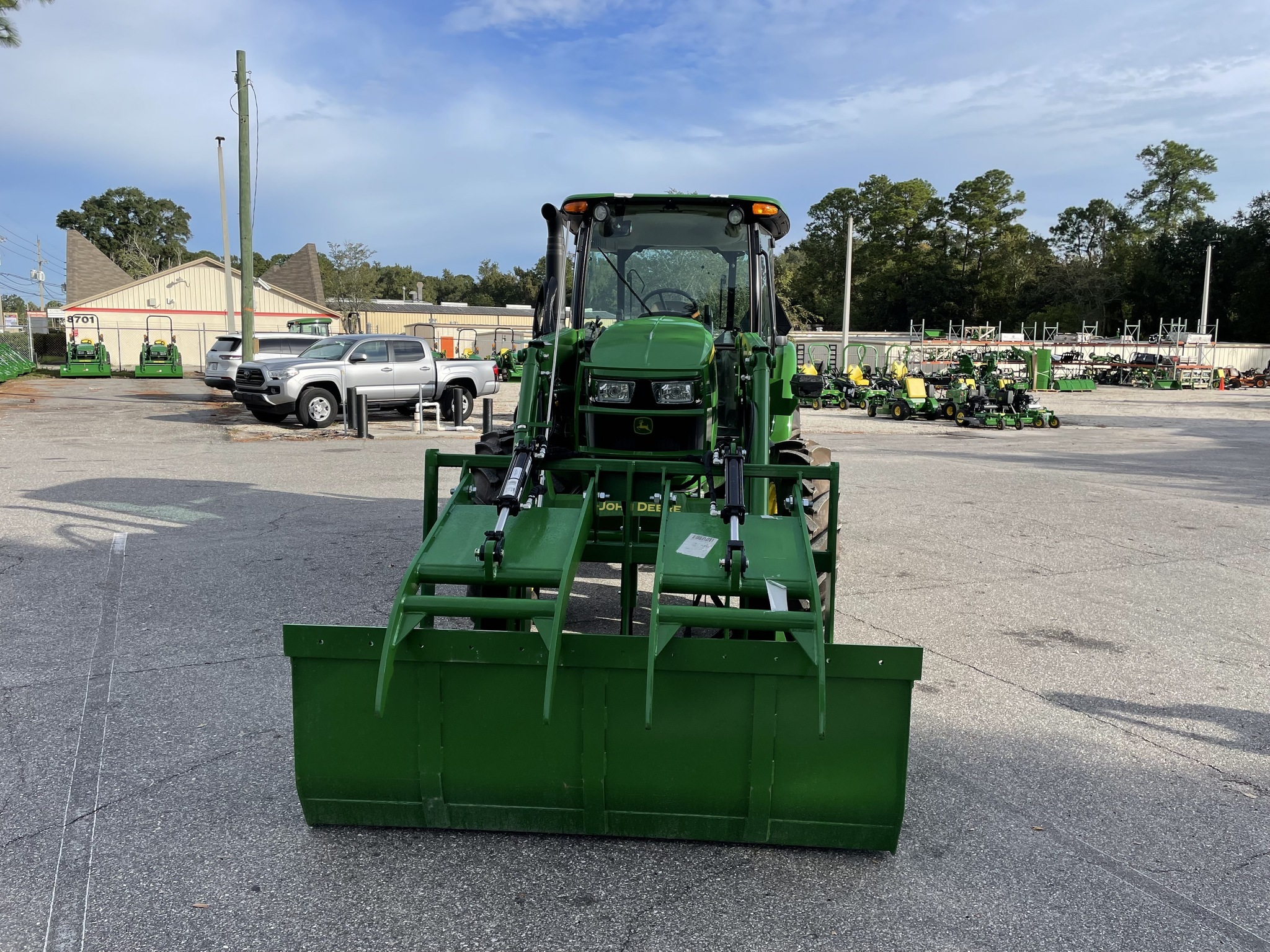 2023 John Deere 5090E Image 4