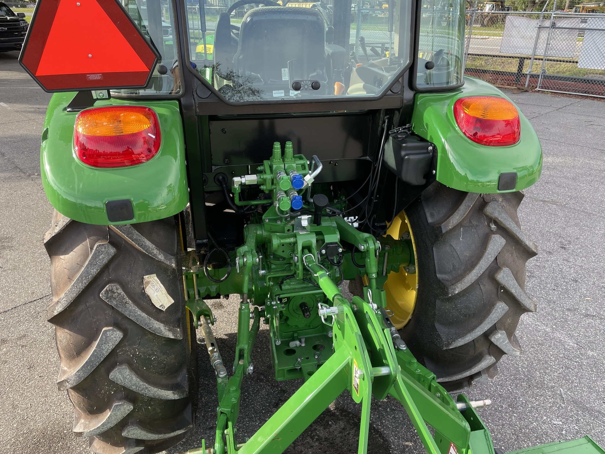 2023 John Deere 5090E Image 7
