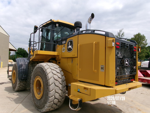 2023 John Deere 824P