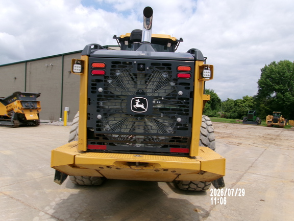 2023 John Deere 824P