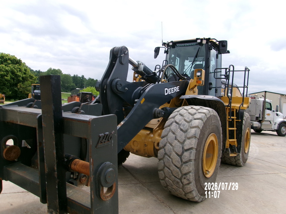 2023 John Deere 824P