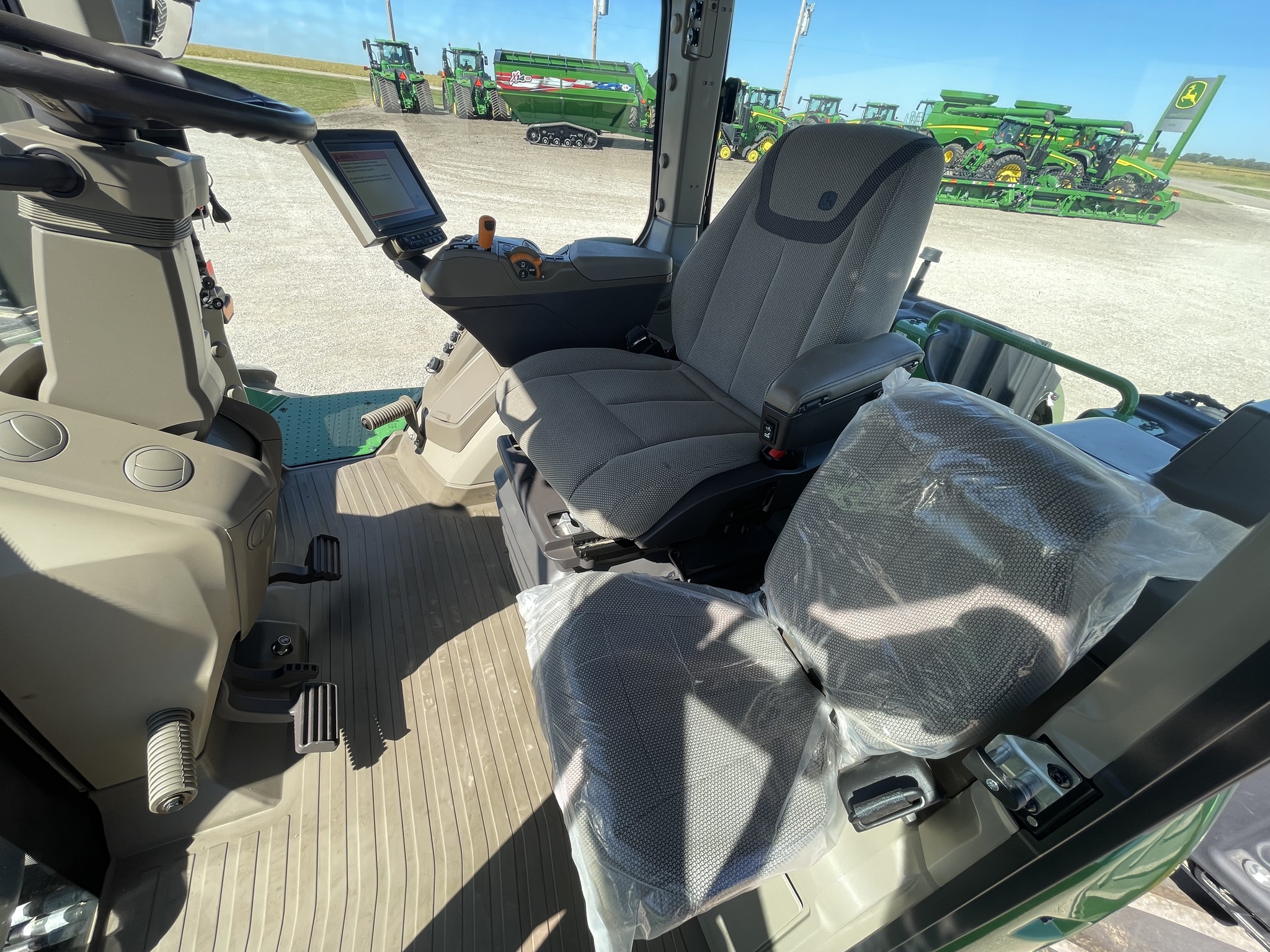  2023 John Deere 9R 490 at Heritage Tractor in Brimfield, IL