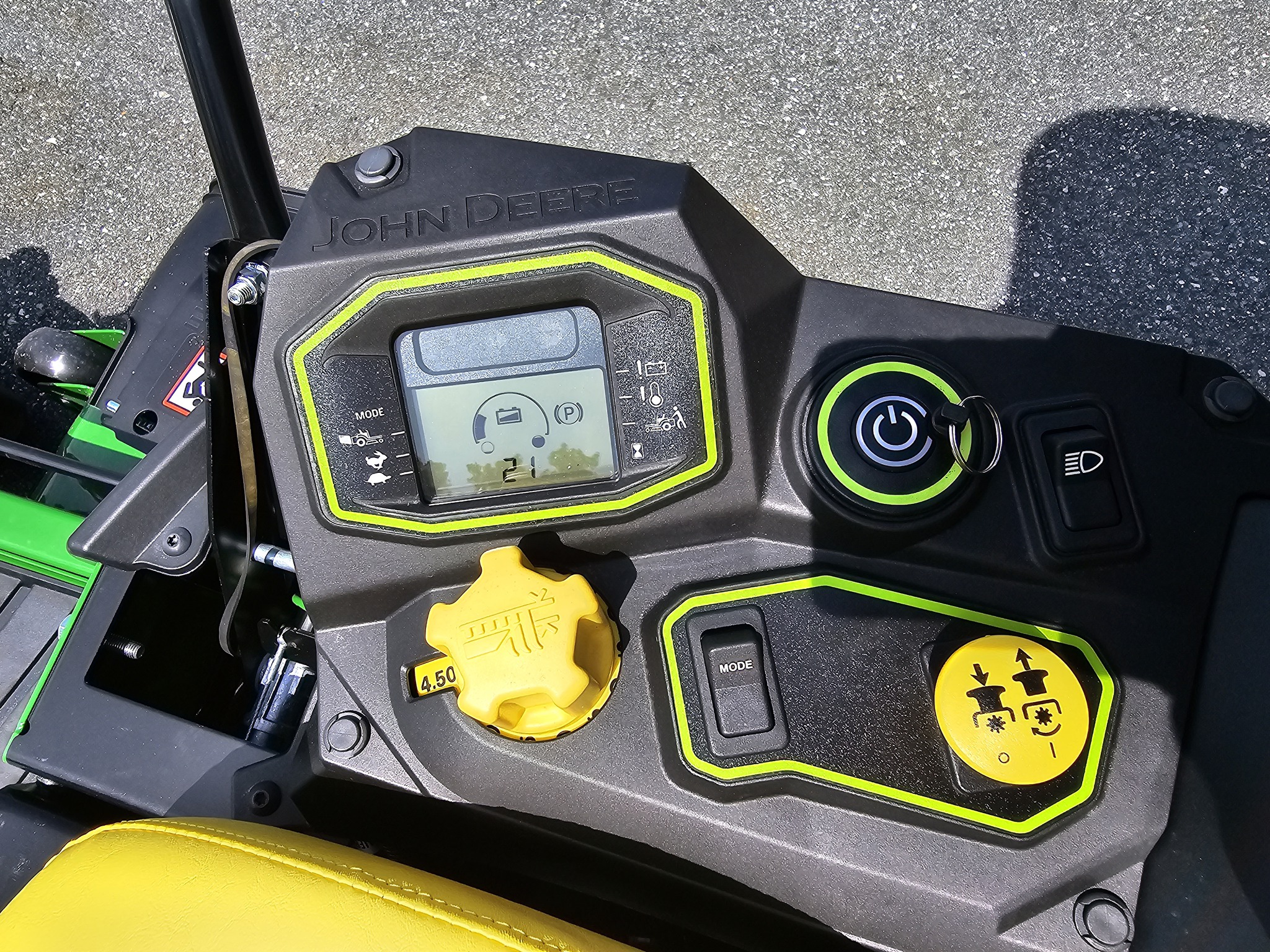 2023 John Deere Z370R Image 8