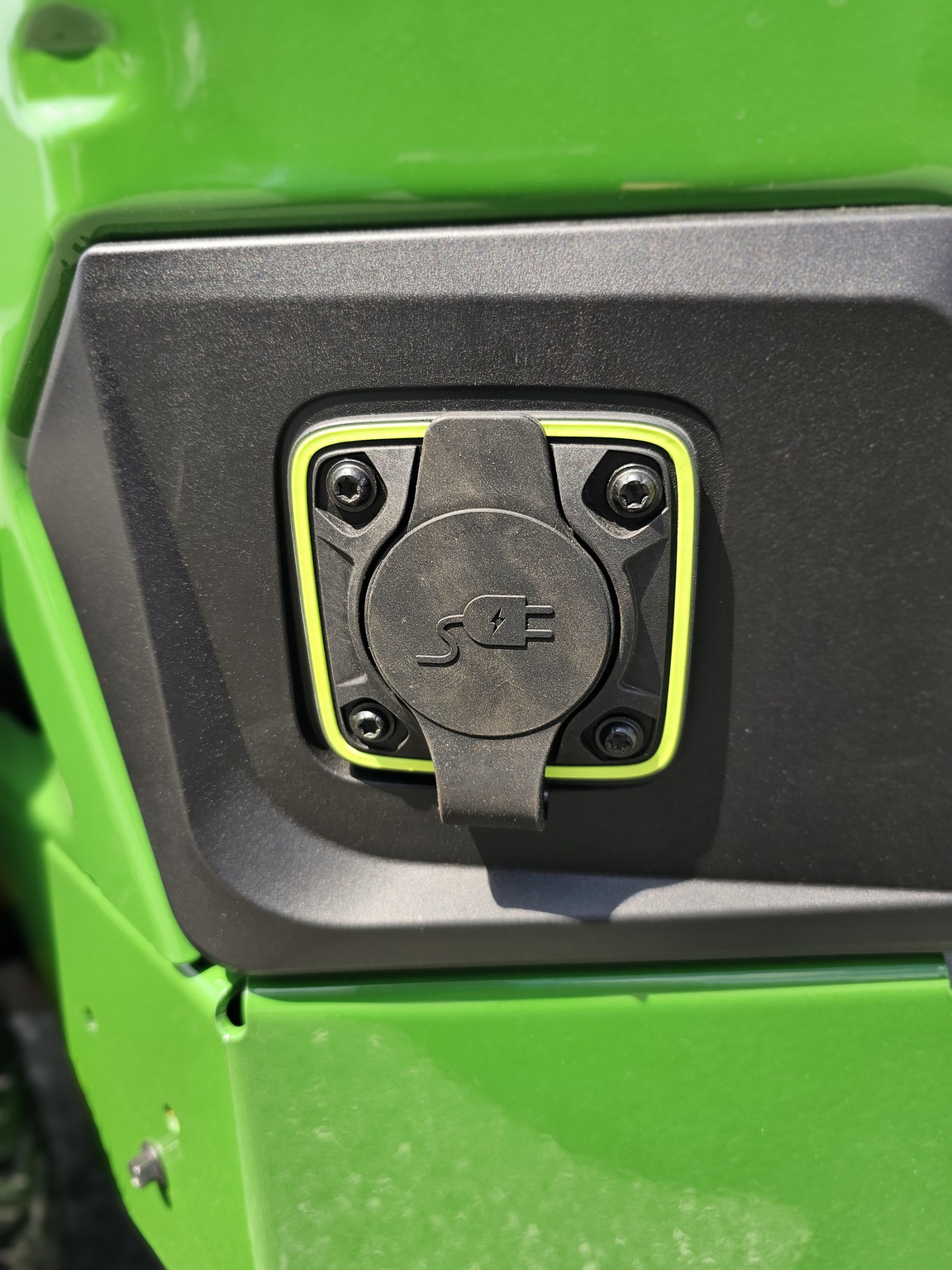 2023 John Deere Z370R Image 6