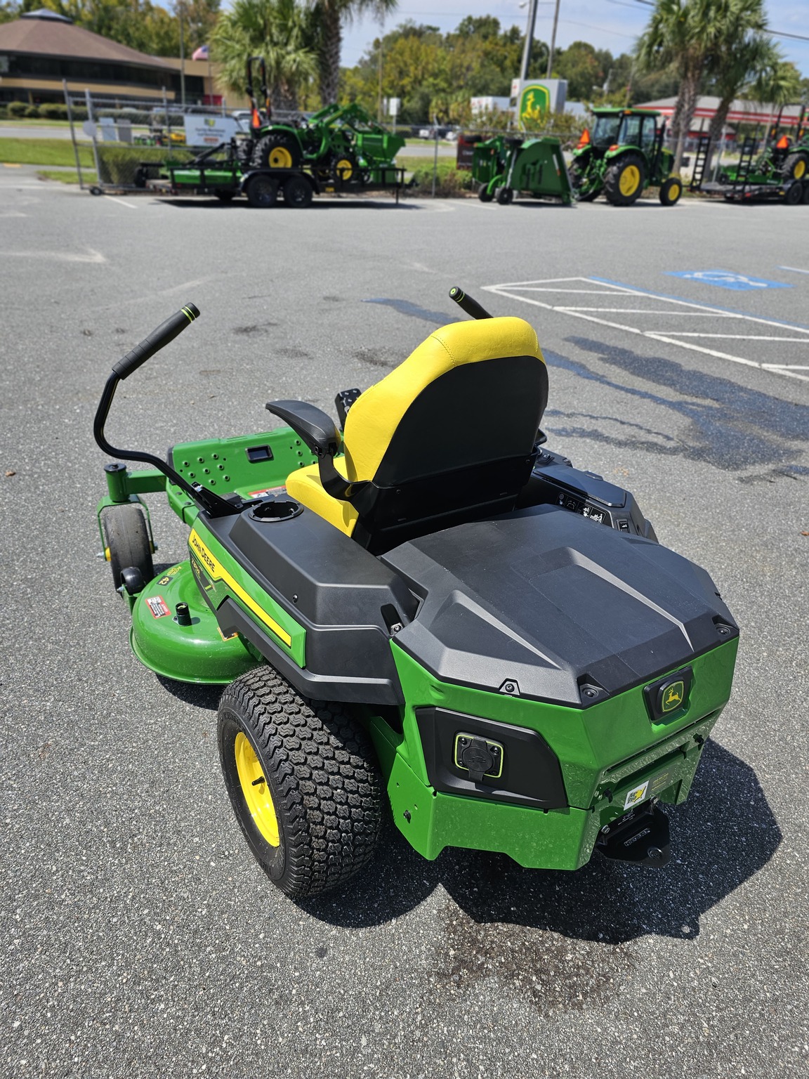 2023 John Deere Z370R Image 5