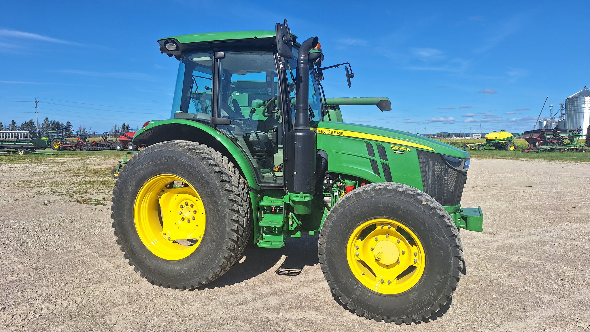 2019 John Deere 5090R Image 1