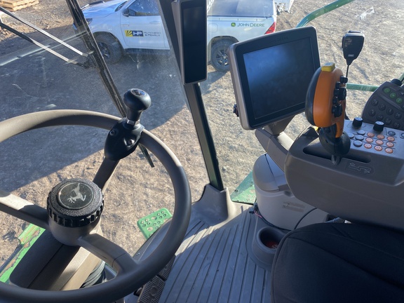 John Deere S680 image 13