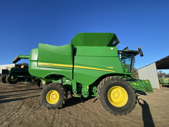 John Deere S680 image 11
