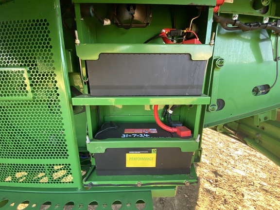 John Deere S680 image 22