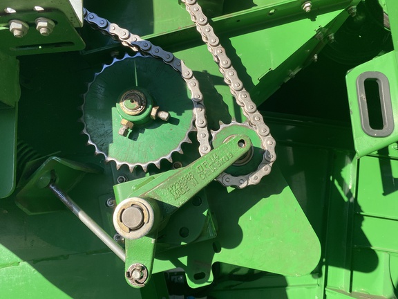 John Deere S680 image 25