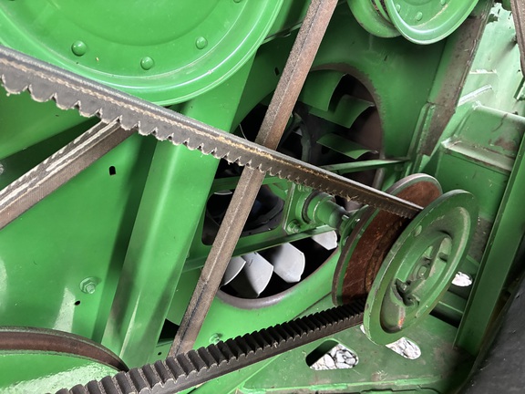 John Deere S680 image 29