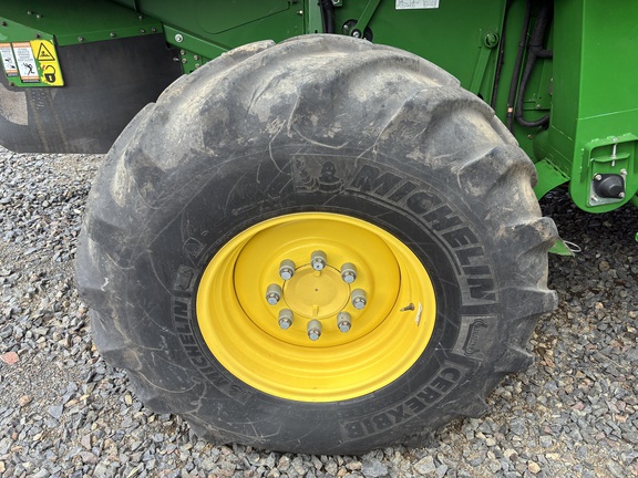 John Deere S680 image 19
