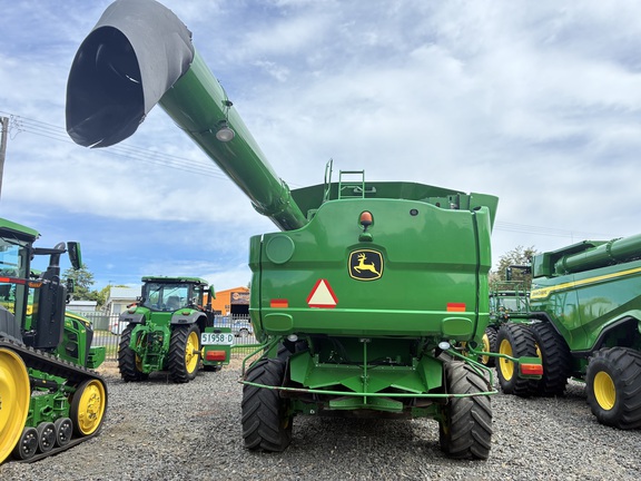 John Deere S680 image 6