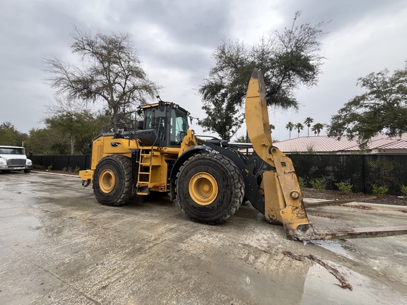 Photo of a 2023 John Deere 844 P