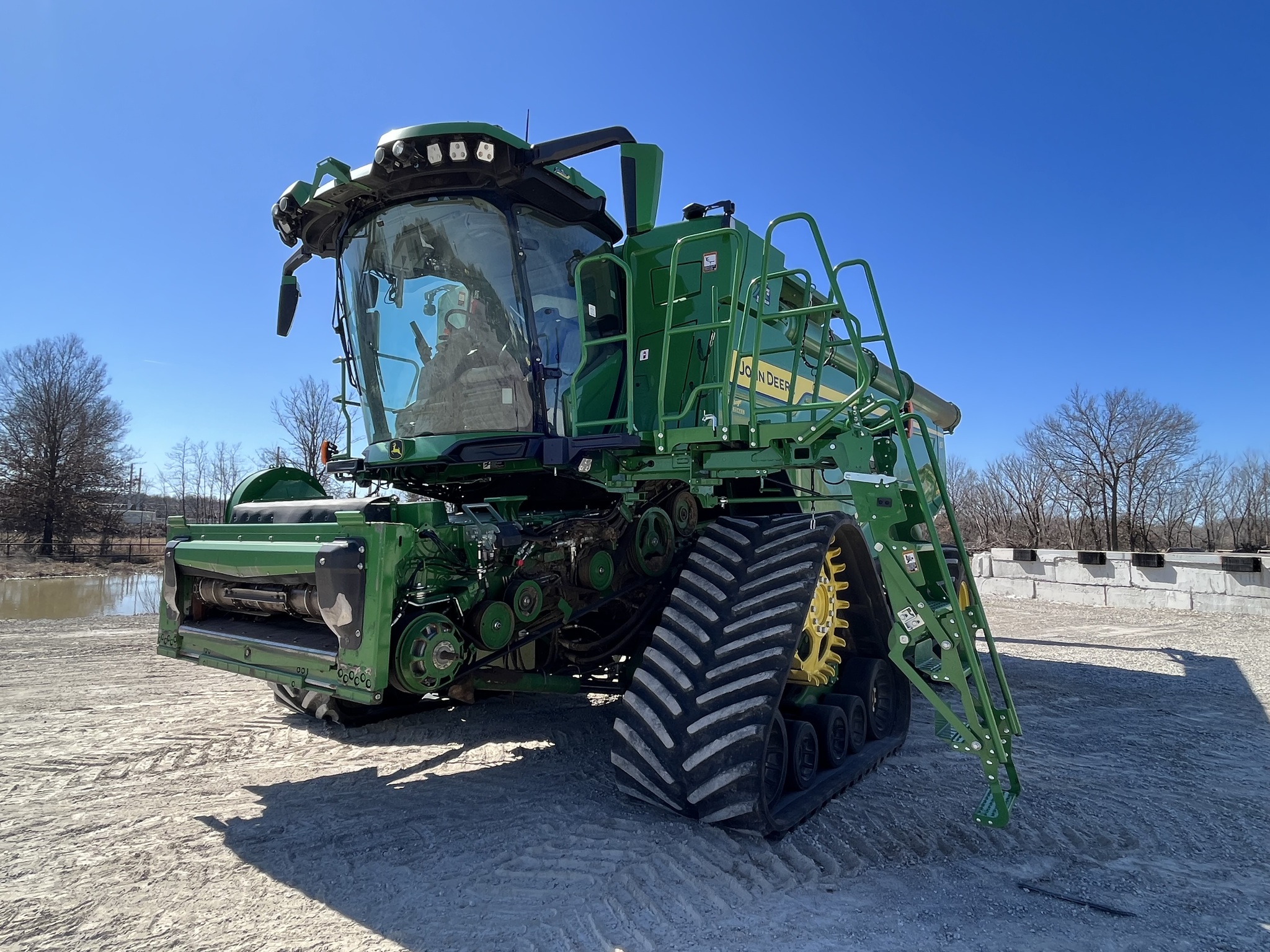  2022 John Deere X9 1000 at Heritage Tractor in Pittsburg, KS