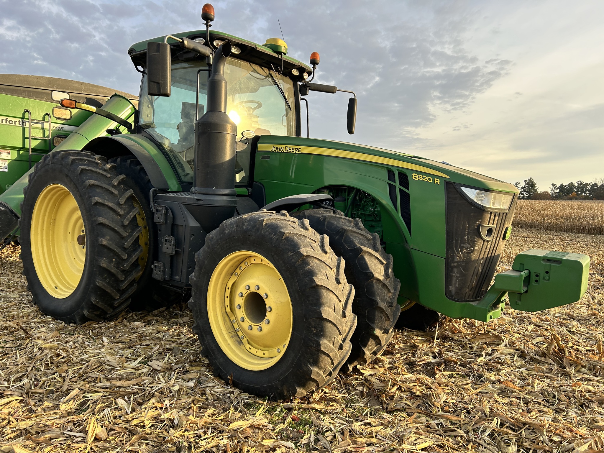 2017 John Deere 8320R Image 3