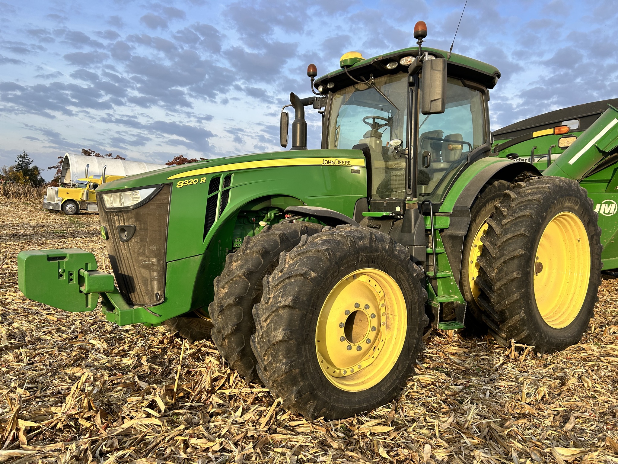 2017 John Deere 8320R Image 2