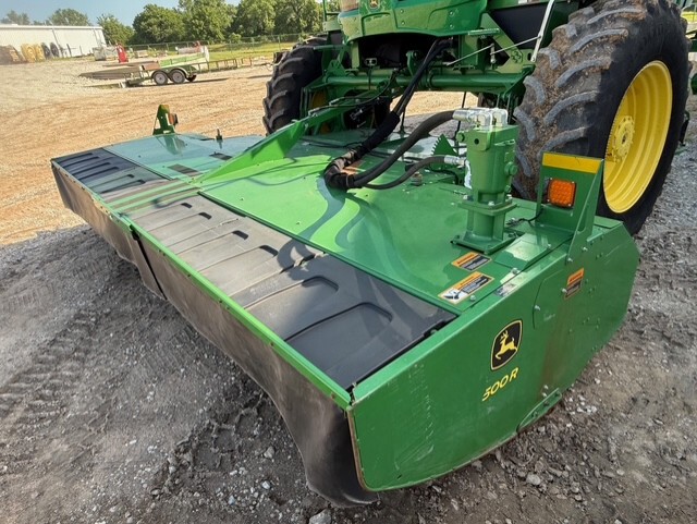 2018 John Deere W235 Image 12